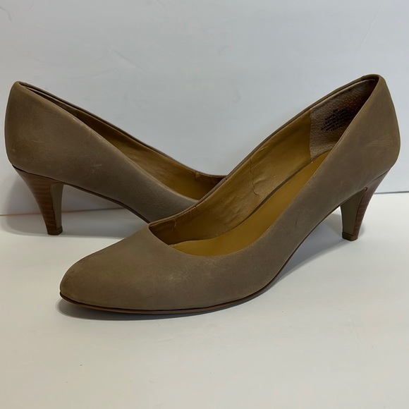 nine west taupe pumps
